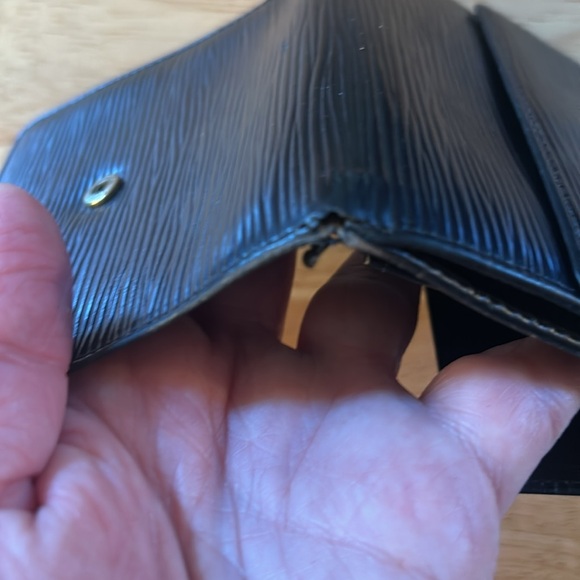 Louis Vuitton EPI SNAP WALLET - Picture 9 of 14